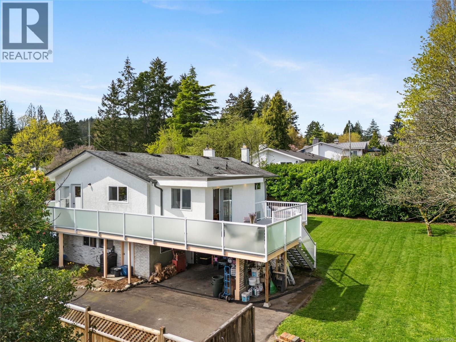  2498 Meadowland Drive, Central Saanich