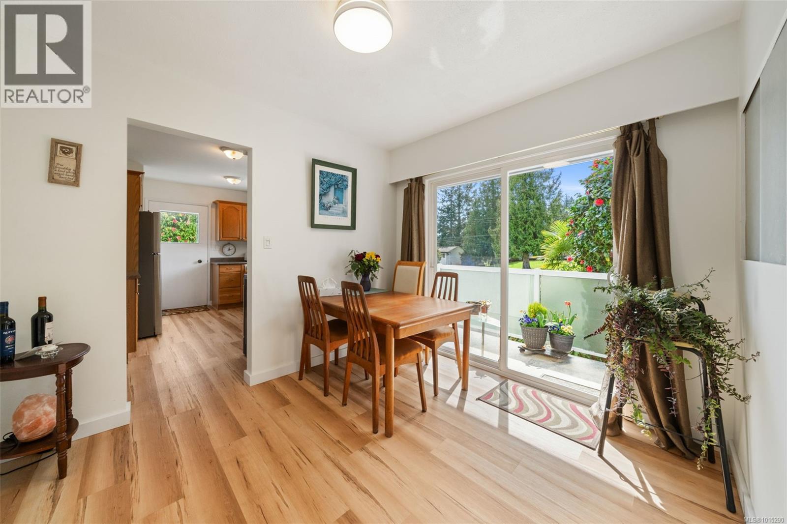  2498 Meadowland Drive, Central Saanich