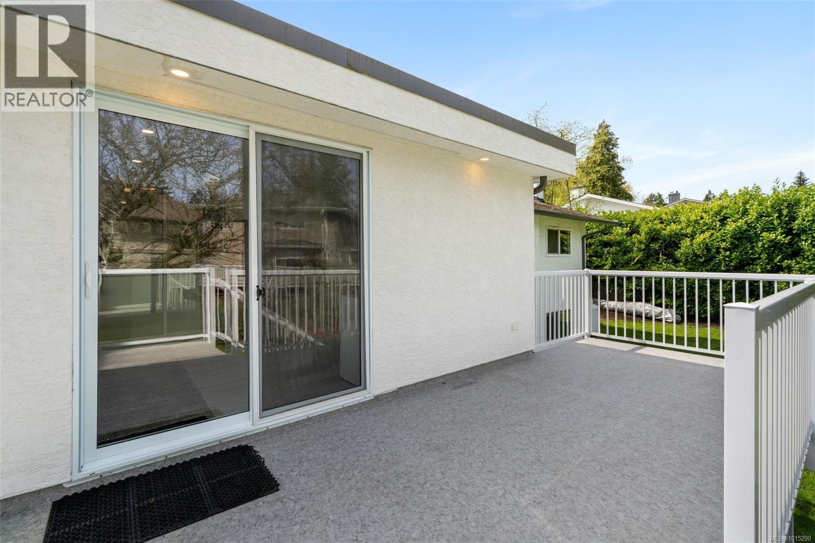 2498 Meadowland Drive, Central Saanich