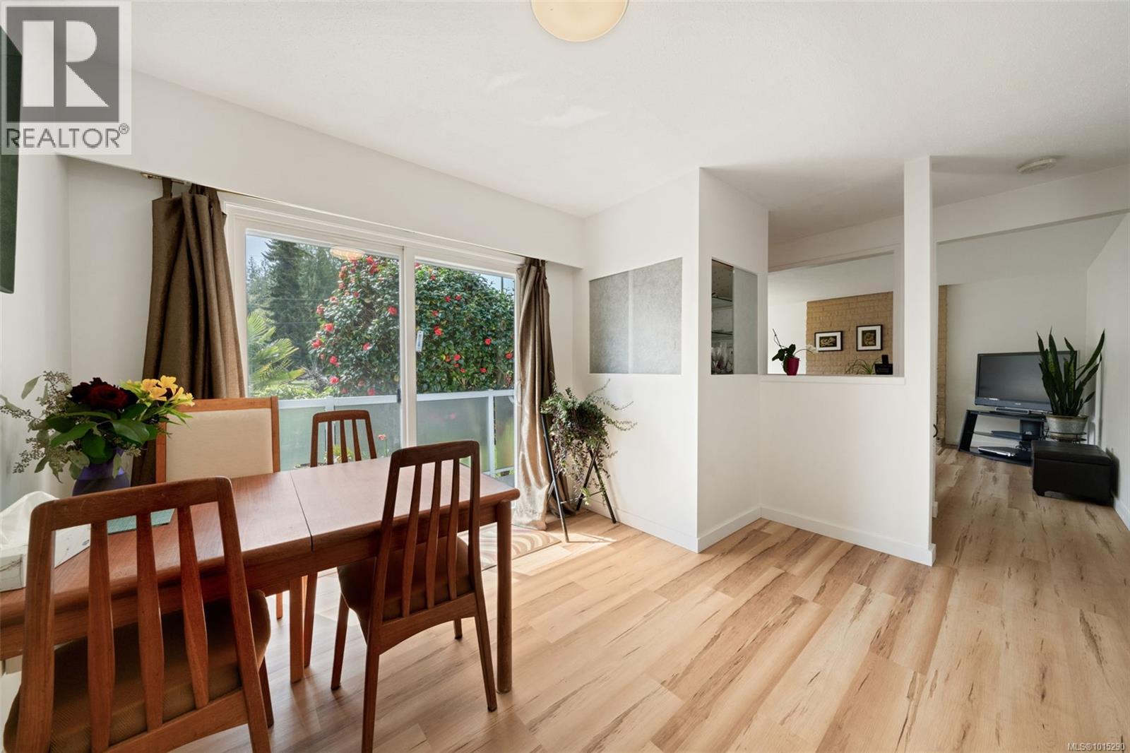  2498 Meadowland Drive, Central Saanich