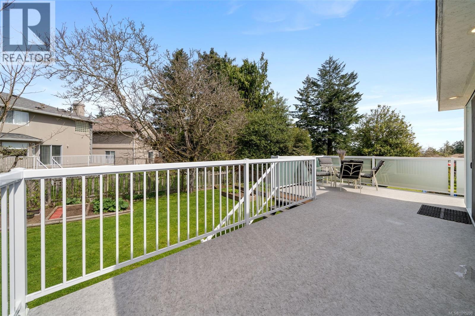  2498 Meadowland Drive, Central Saanich
