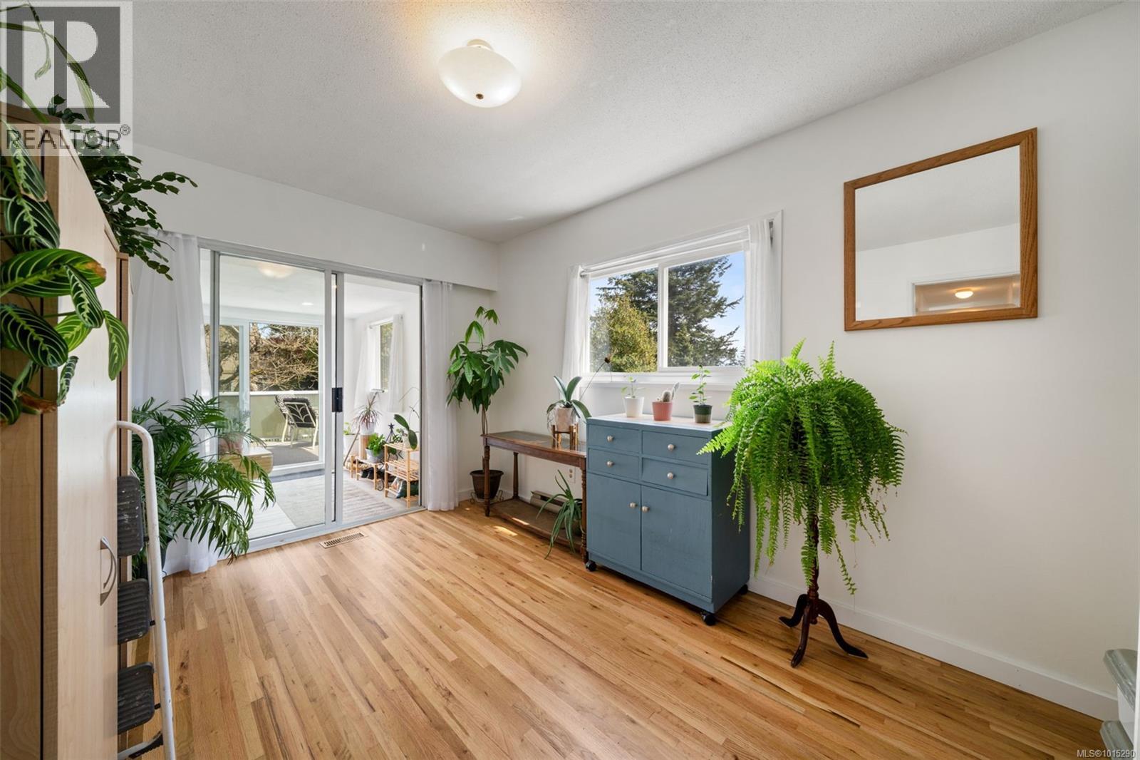  2498 Meadowland Drive, Central Saanich