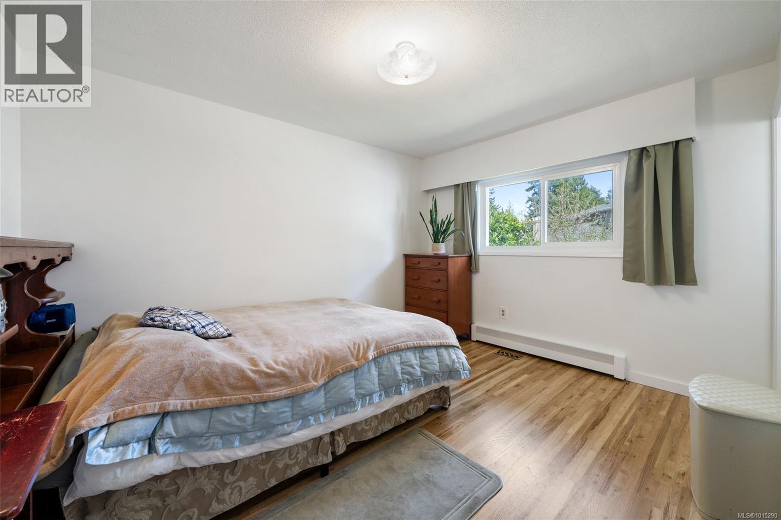  2498 Meadowland Drive, Central Saanich