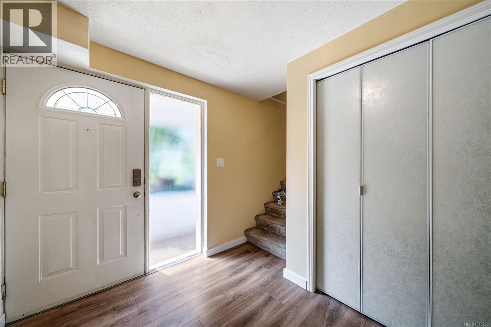  2498 Meadowland Drive, Central Saanich