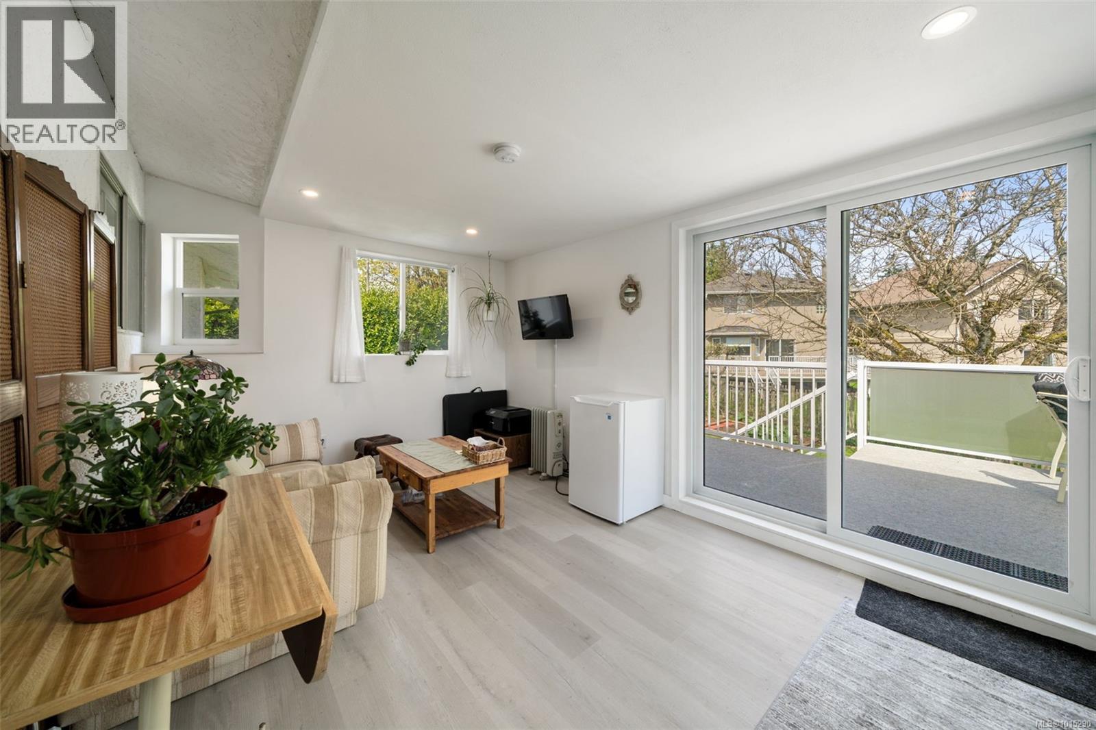  2498 Meadowland Drive, Central Saanich