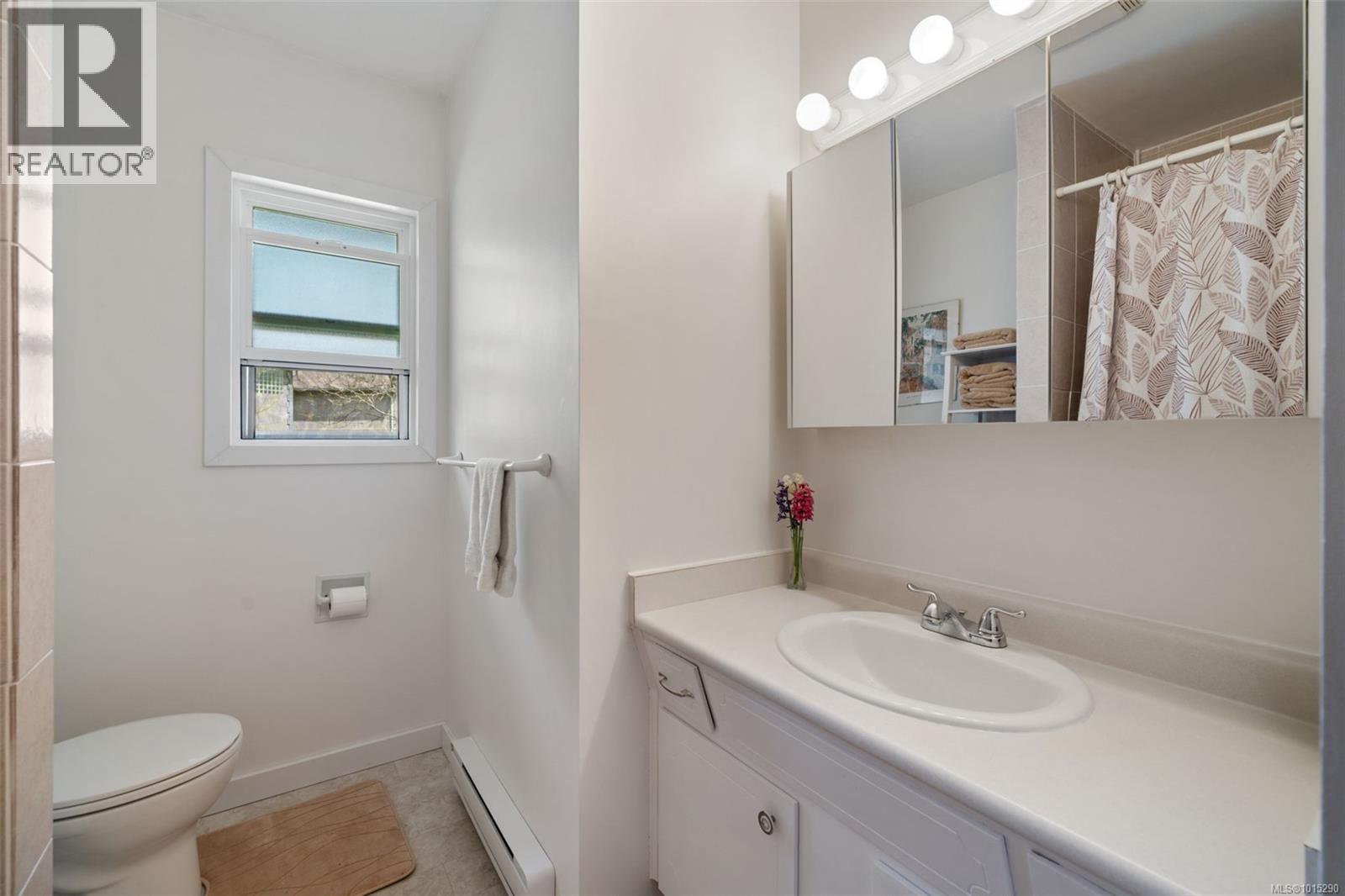  2498 Meadowland Drive, Central Saanich