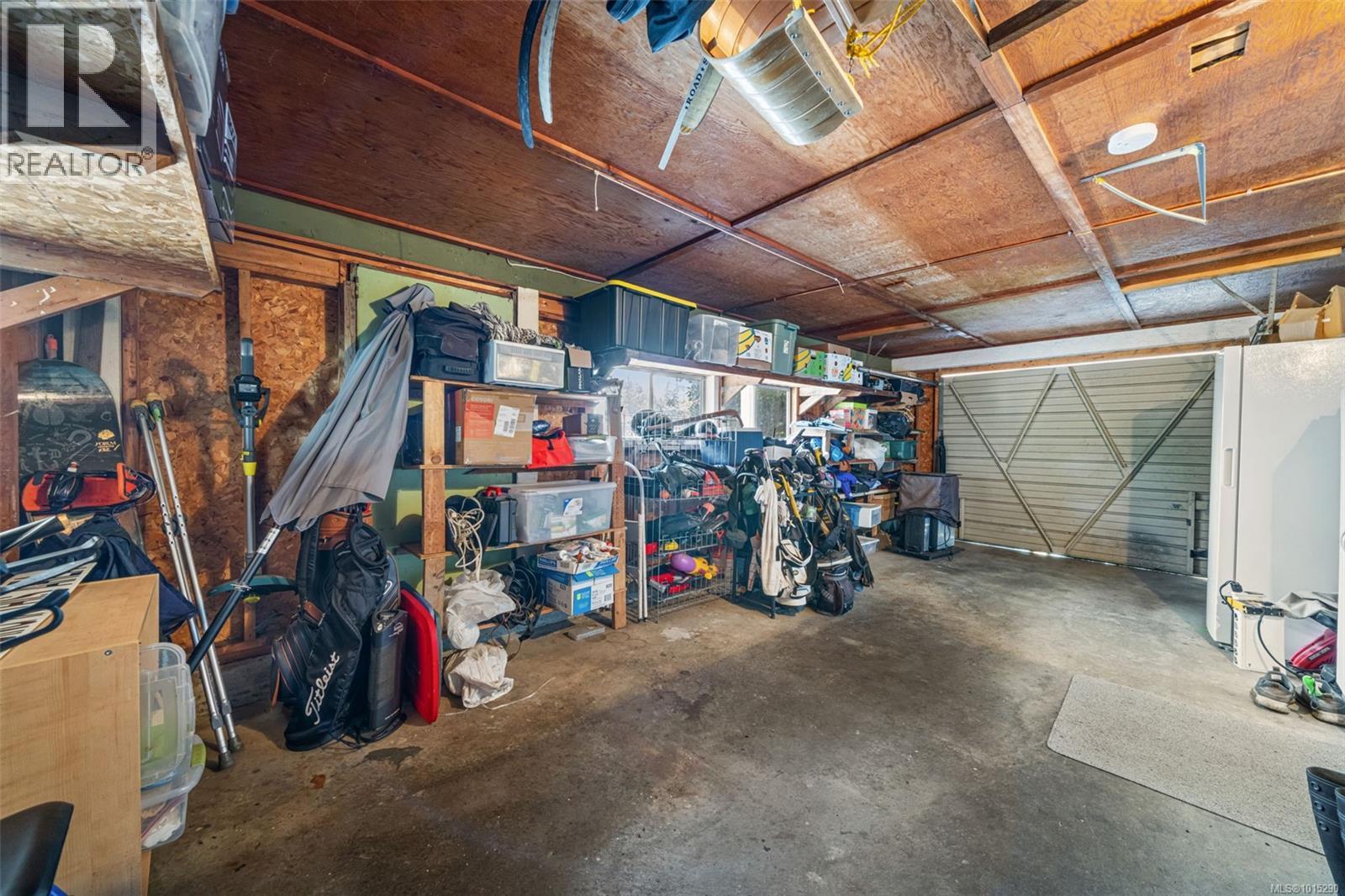  2498 Meadowland Drive, Central Saanich