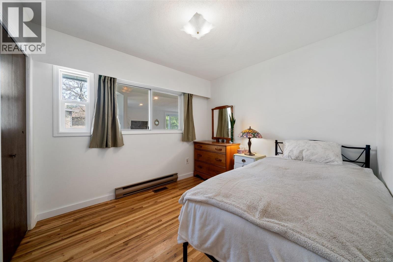  2498 Meadowland Drive, Central Saanich