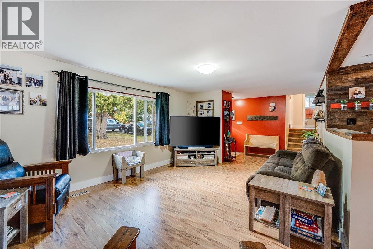 2621 10th Avenue, Castlegar