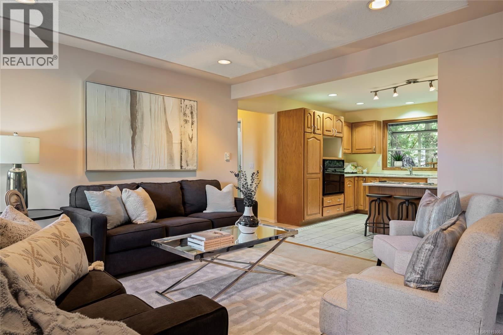  1575 Dean Park Road, North Saanich