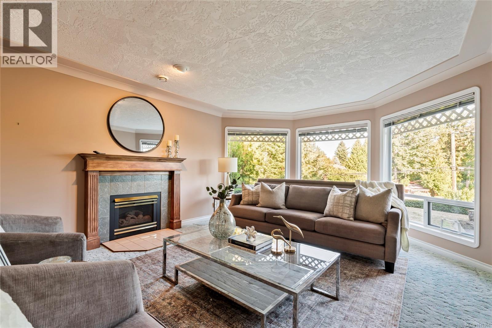  1575 Dean Park Road, North Saanich