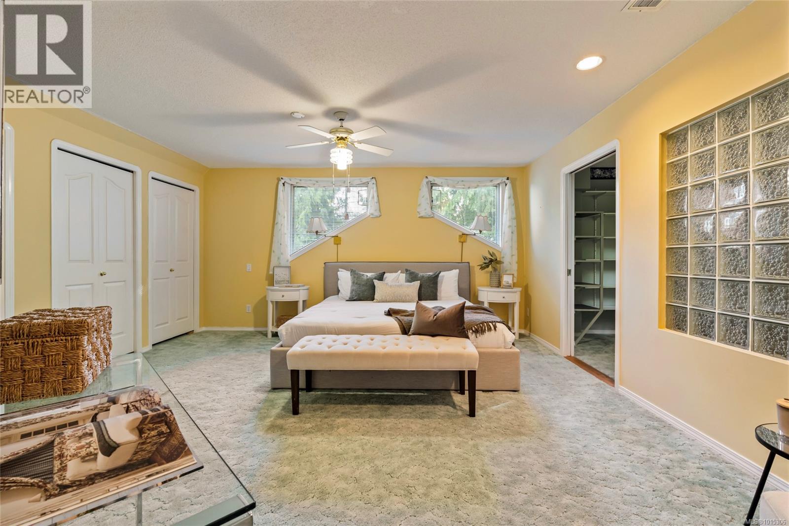  1575 Dean Park Road, North Saanich