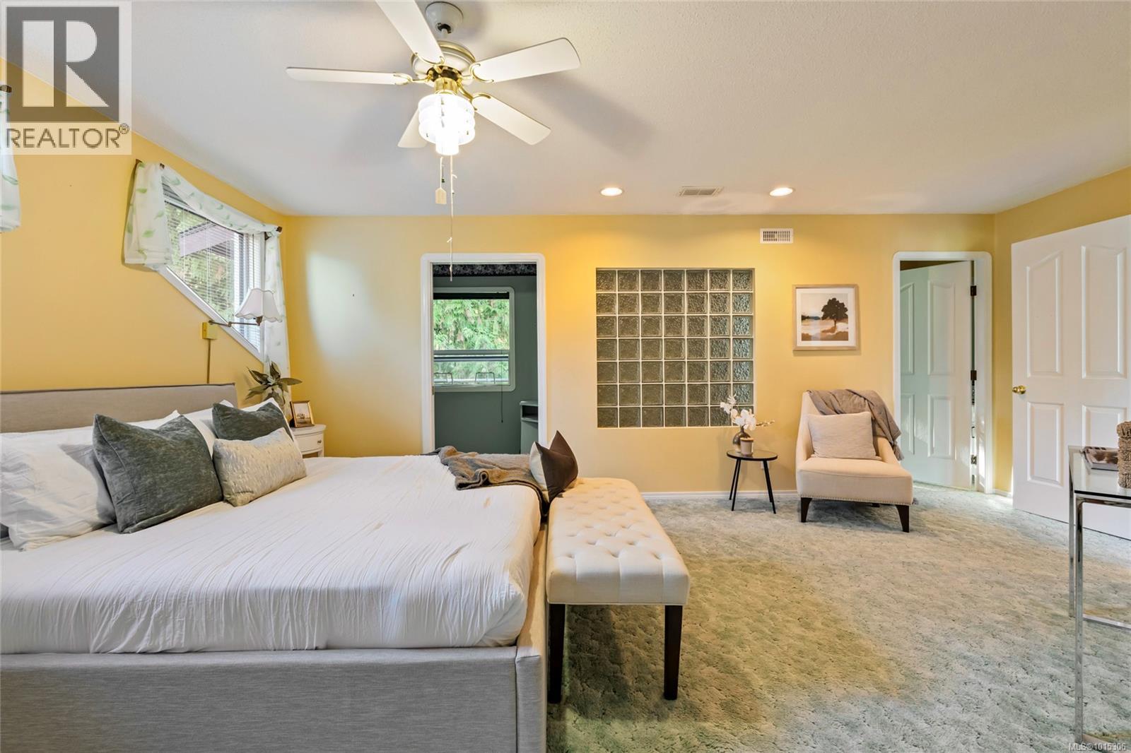  1575 Dean Park Road, North Saanich