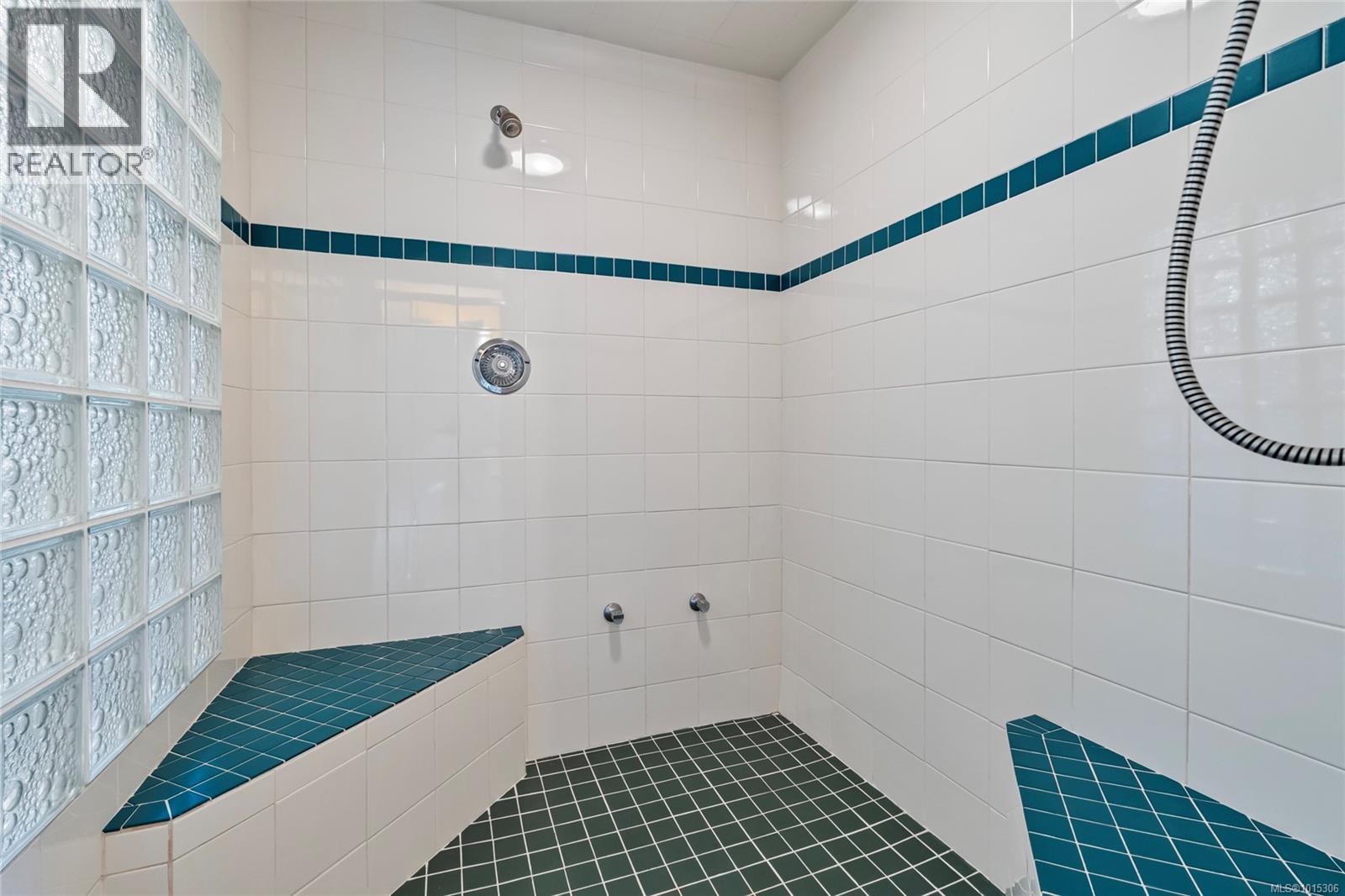  1575 Dean Park Road, North Saanich
