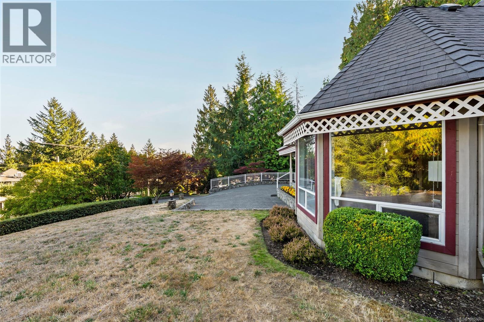  1575 Dean Park Road, North Saanich