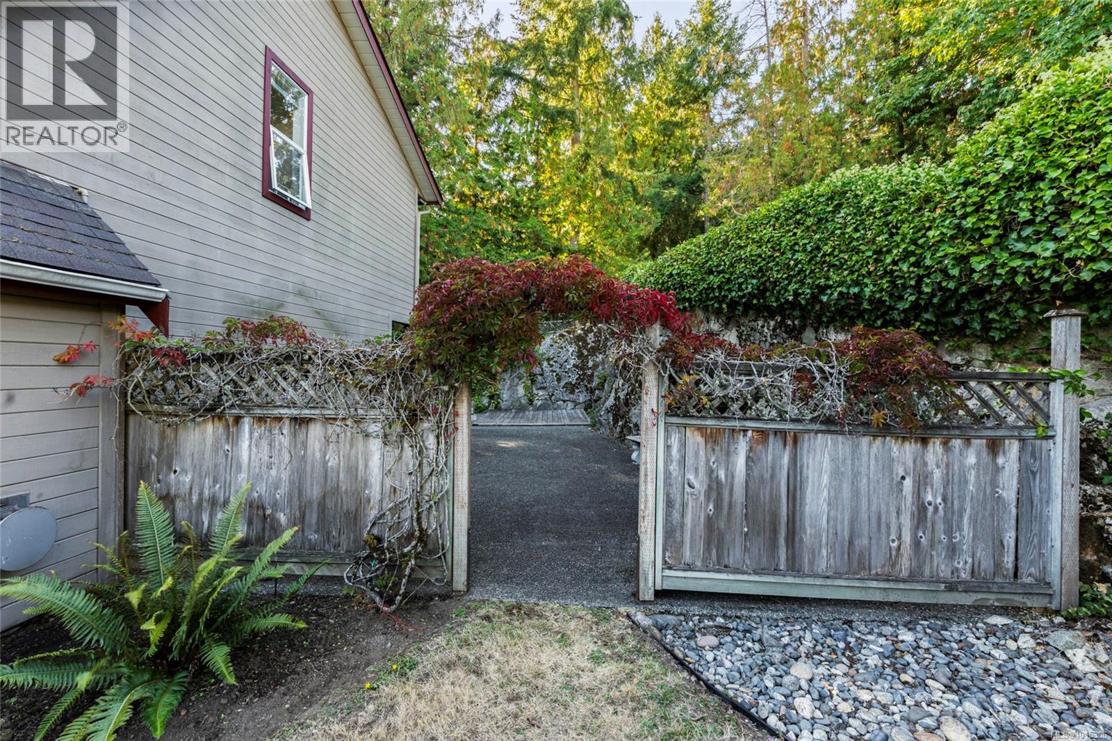  1575 Dean Park Road, North Saanich