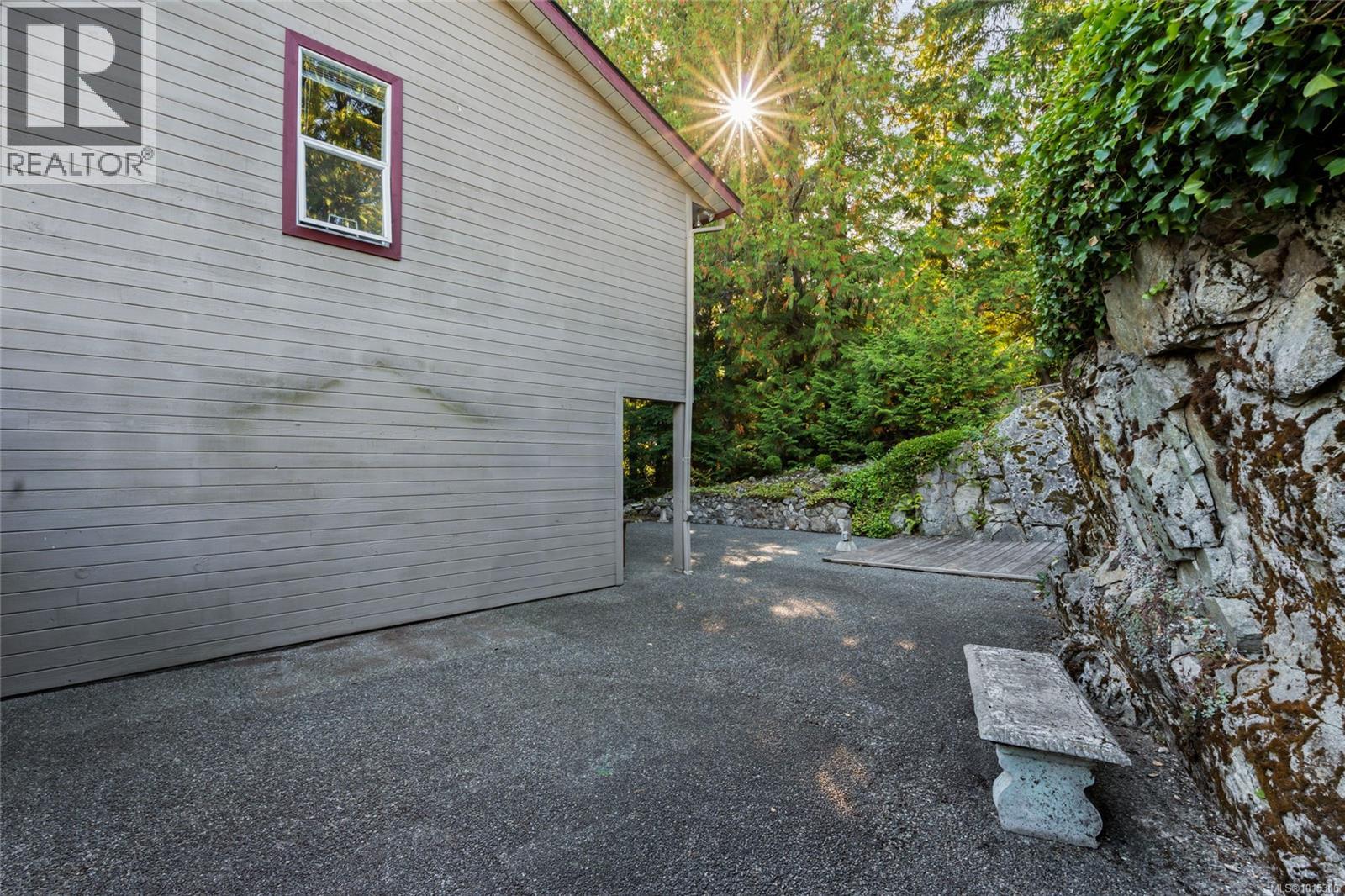  1575 Dean Park Road, North Saanich