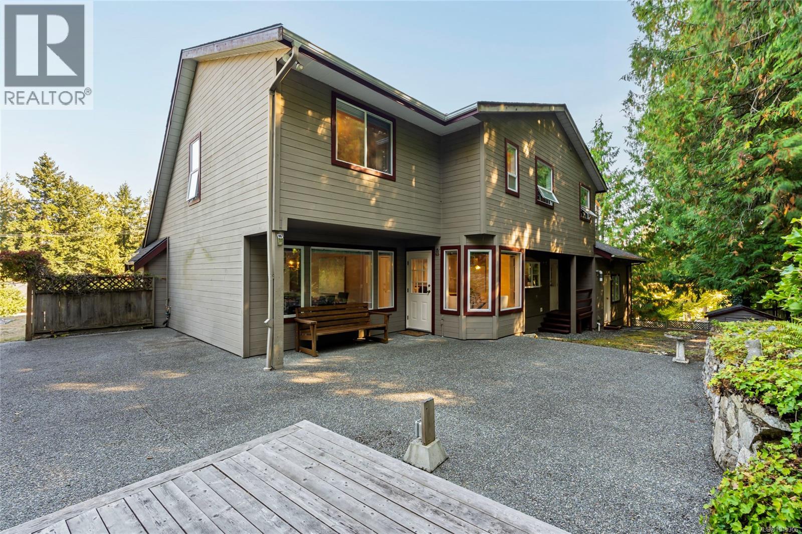  1575 Dean Park Road, North Saanich