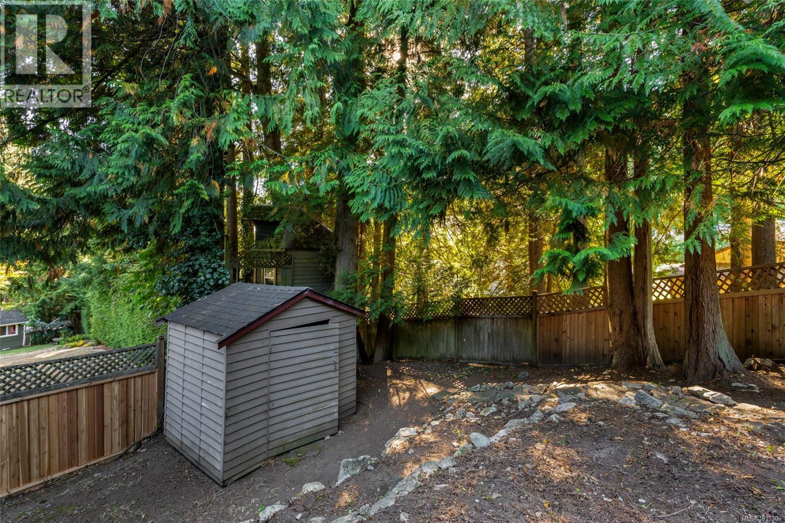  1575 Dean Park Road, North Saanich