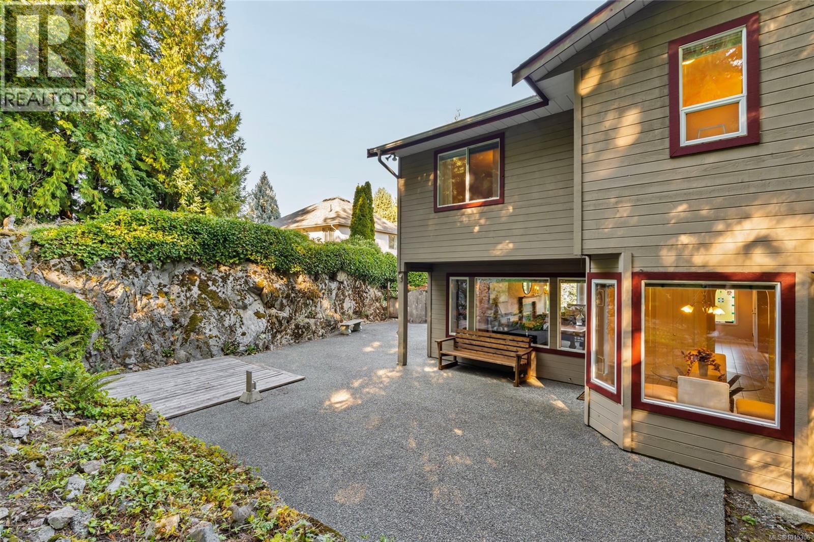  1575 Dean Park Road, North Saanich
