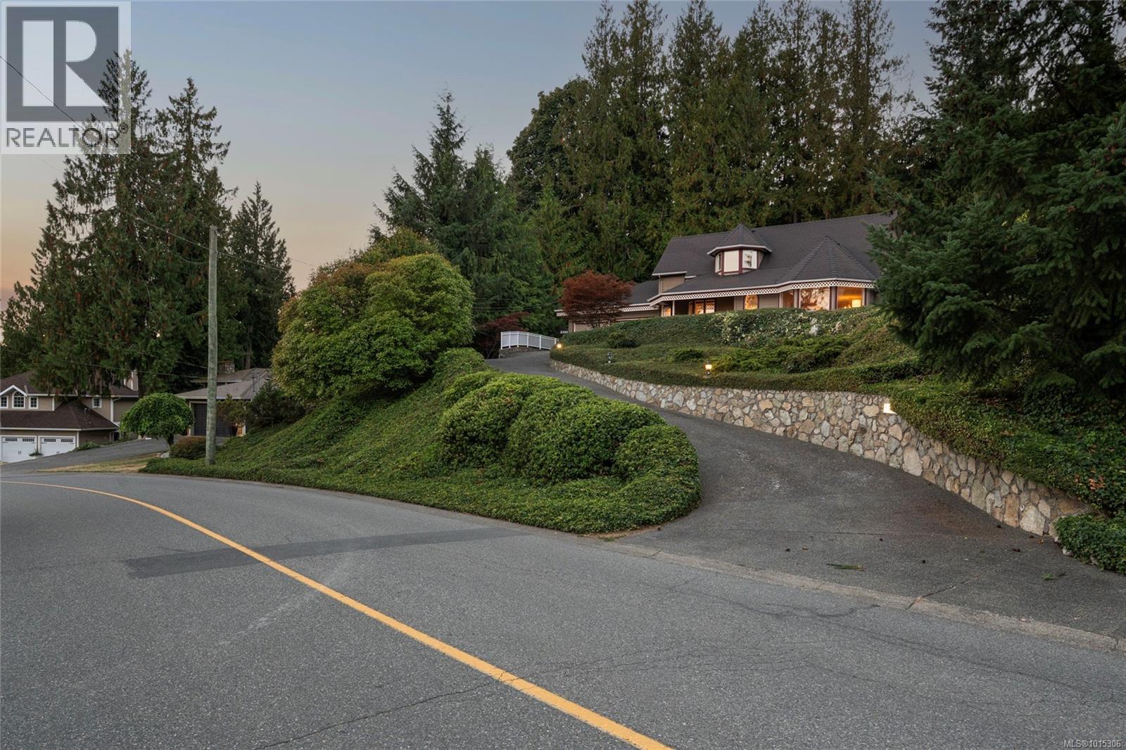  1575 Dean Park Road, North Saanich