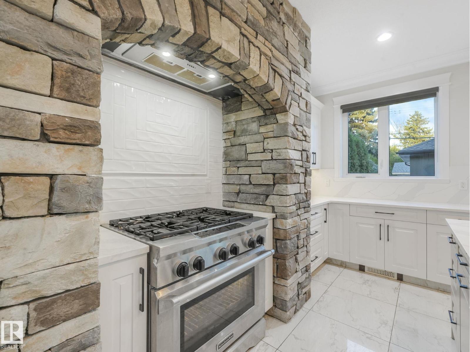 10821 128 ST NW, Edmonton