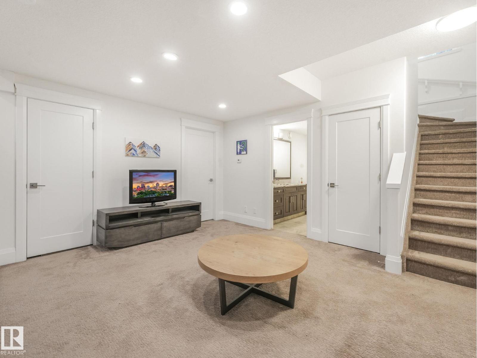 10821 128 ST NW, Edmonton