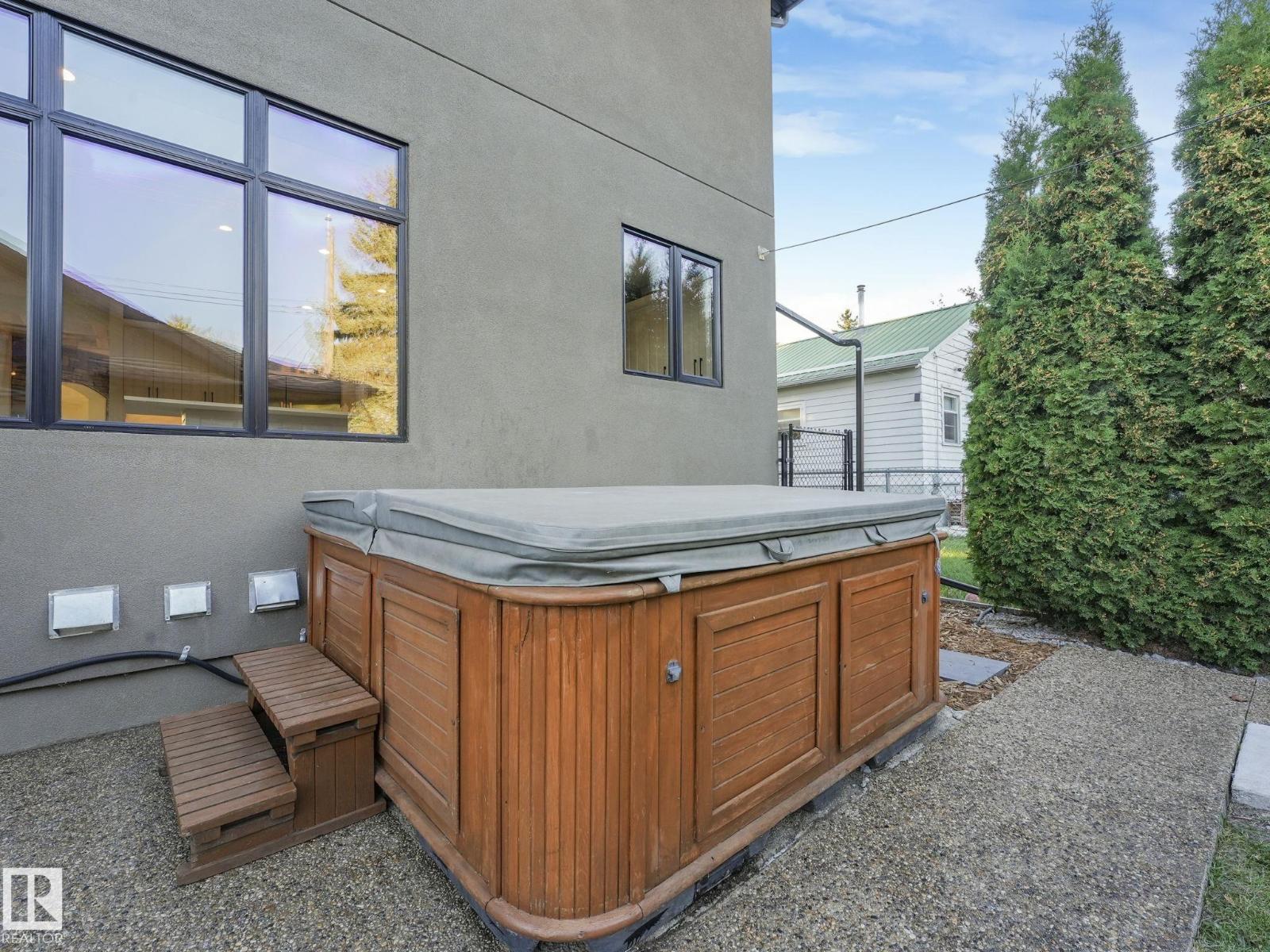 10821 128 ST NW, Edmonton