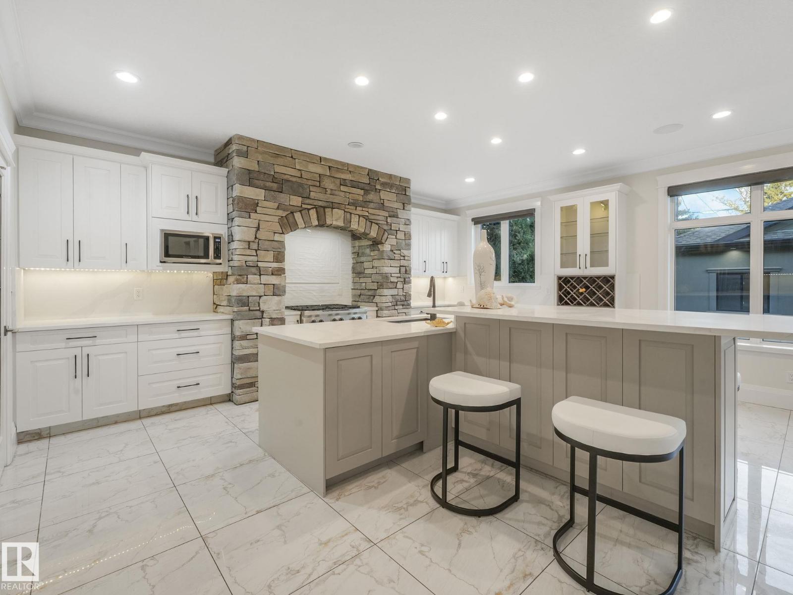 10821 128 ST NW, Edmonton