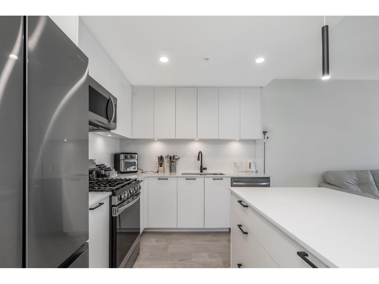 609 8379 201 STREET, Langley