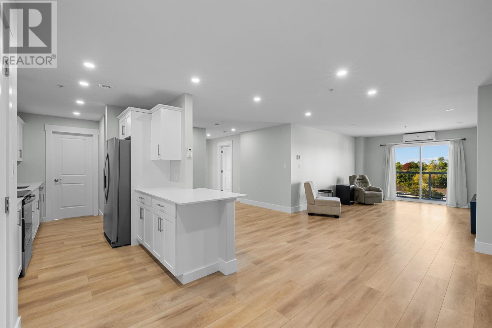 #303 18 GILBERT DRIVE - 26