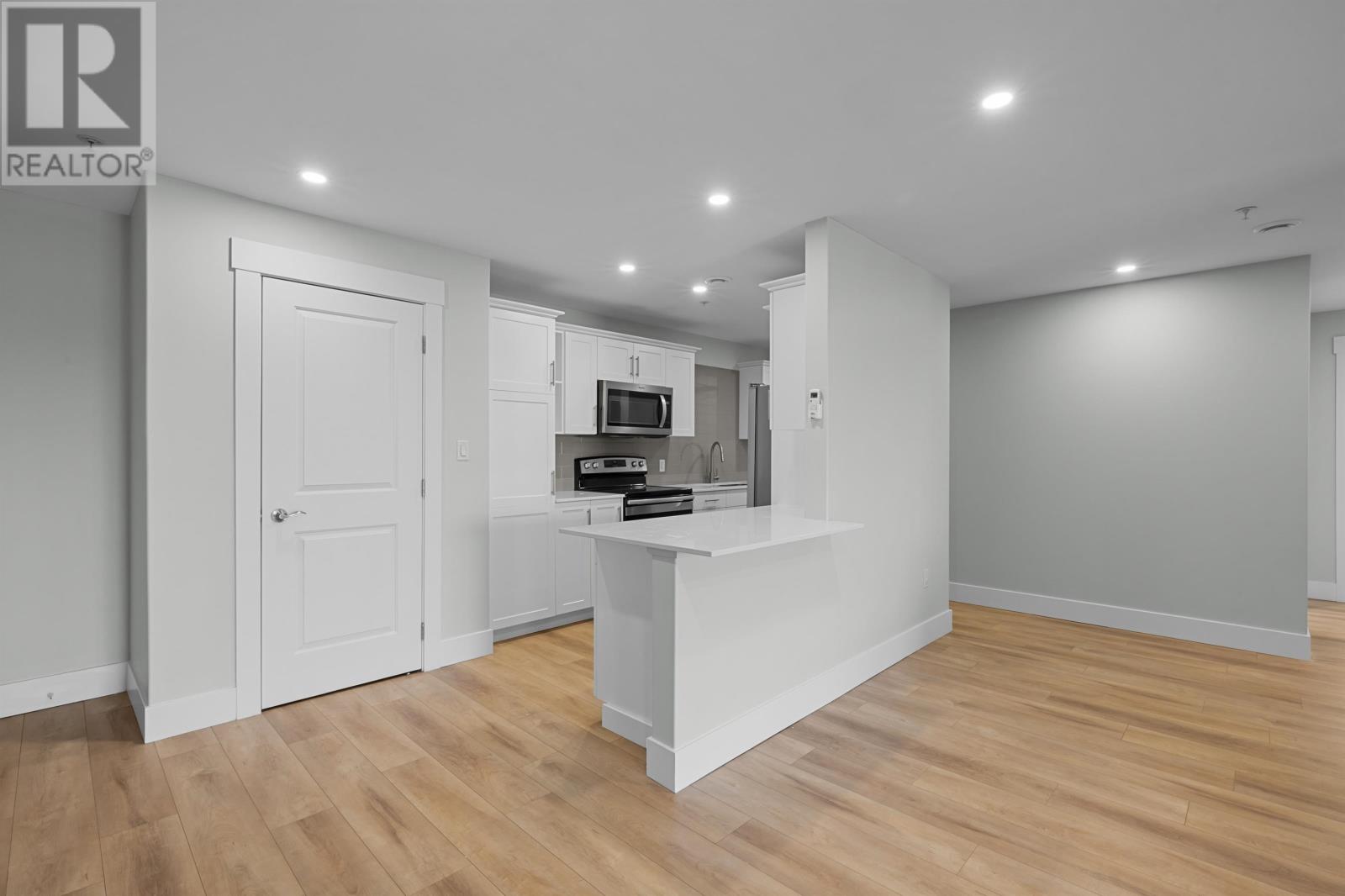 #303 18 GILBERT DRIVE - 27