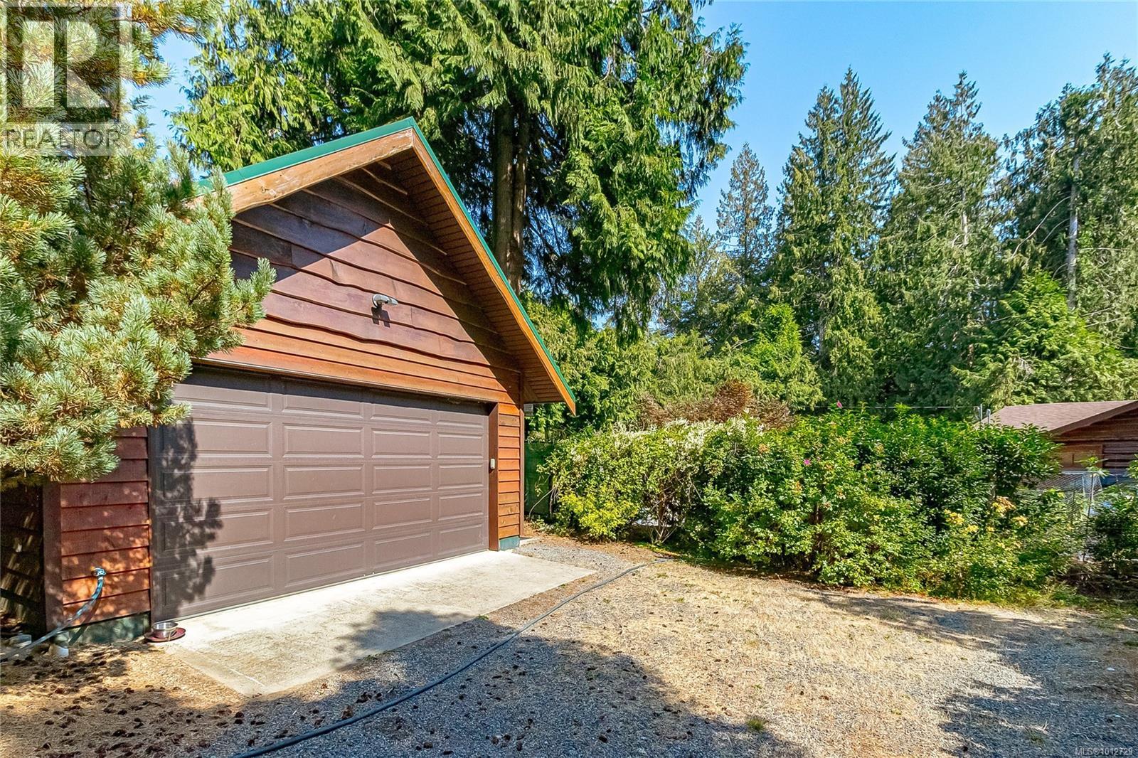 3626 Christina Dr, Cobble Hill