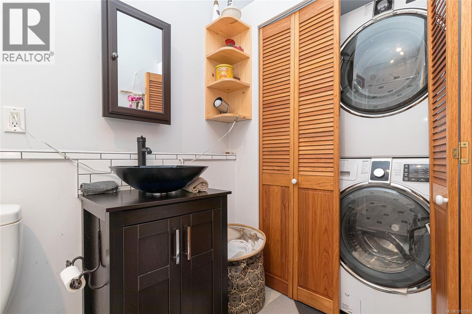 3626 Christina Dr, Cobble Hill