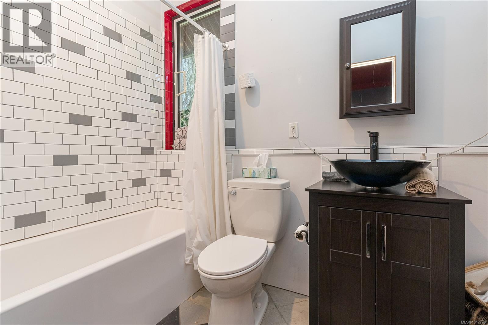 3626 Christina Dr, Cobble Hill