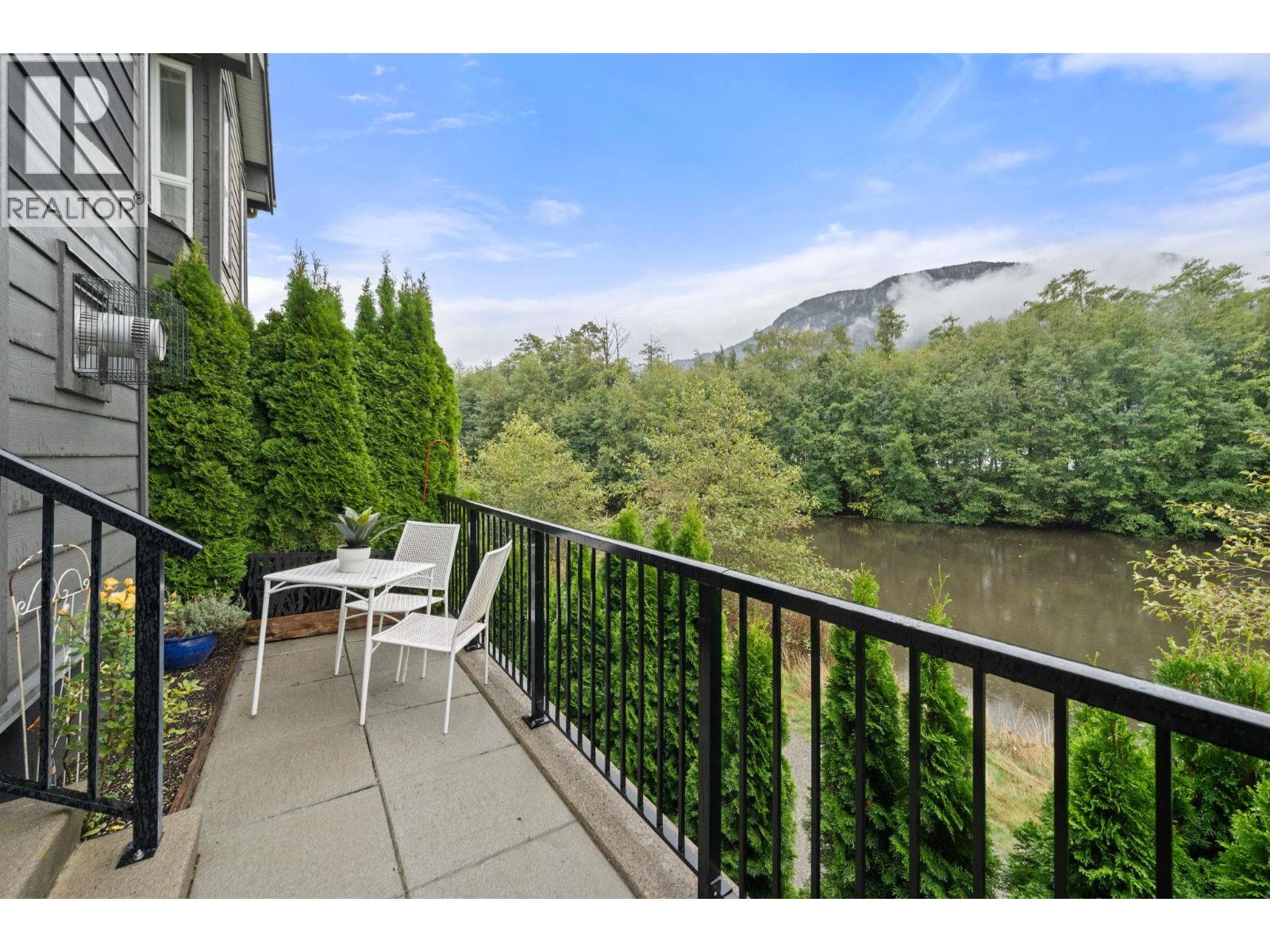 18 1204 MAIN STREET, Squamish
