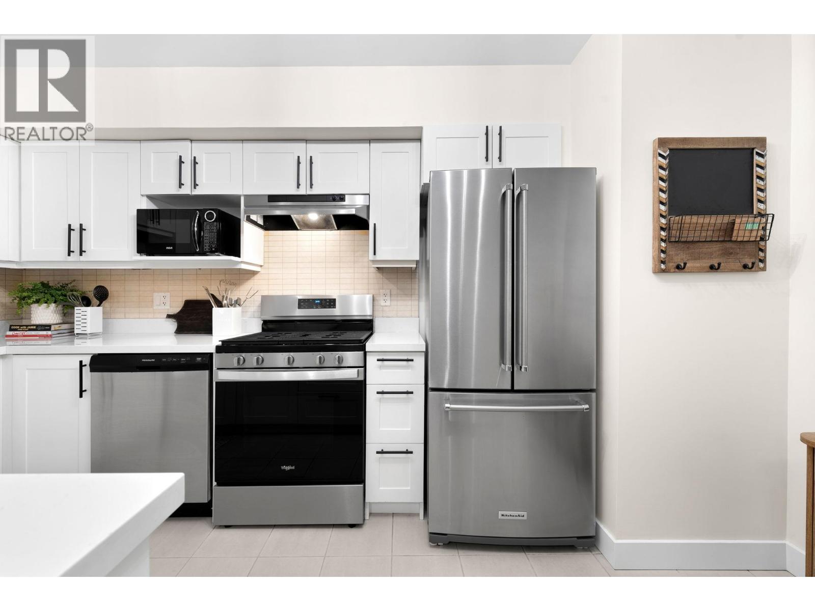 18 1204 MAIN STREET, Squamish