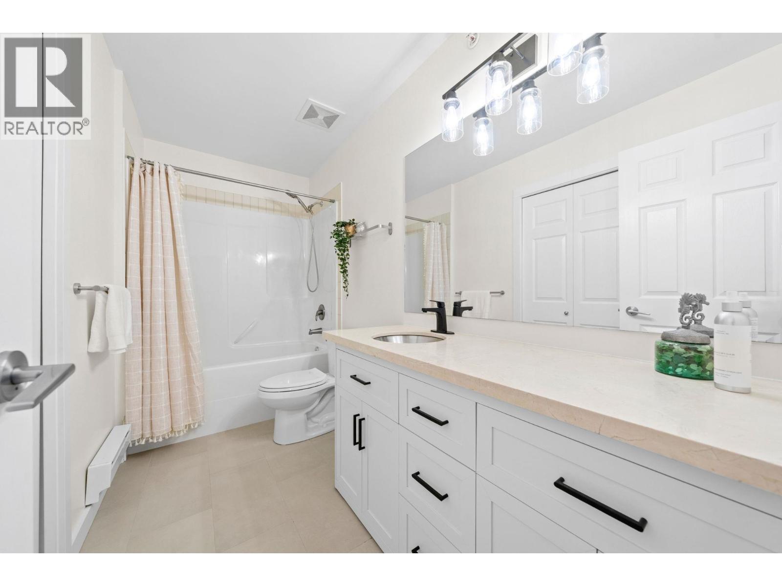 18 1204 MAIN STREET, Squamish