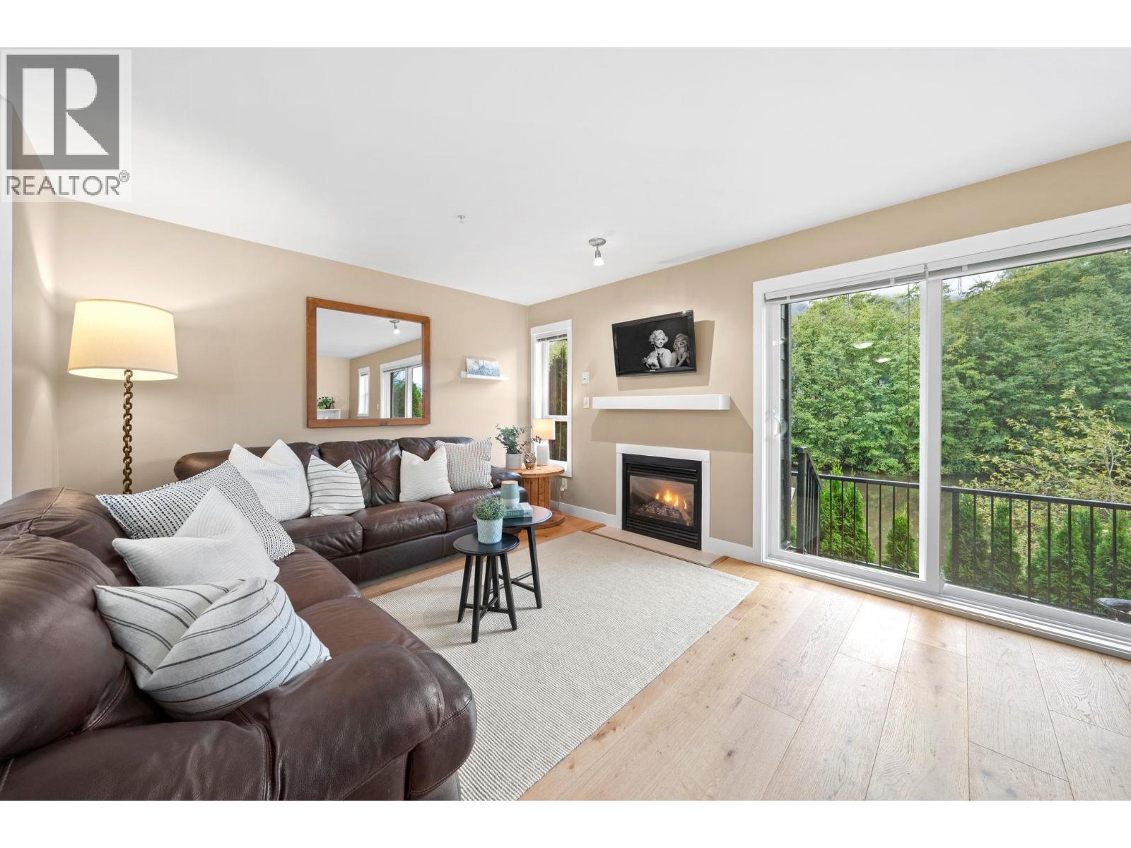 18 1204 MAIN STREET, Squamish