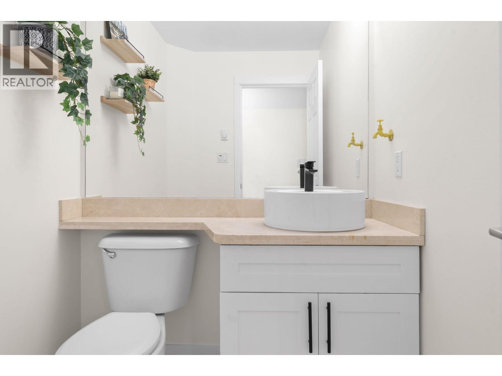 18 1204 MAIN STREET, Squamish