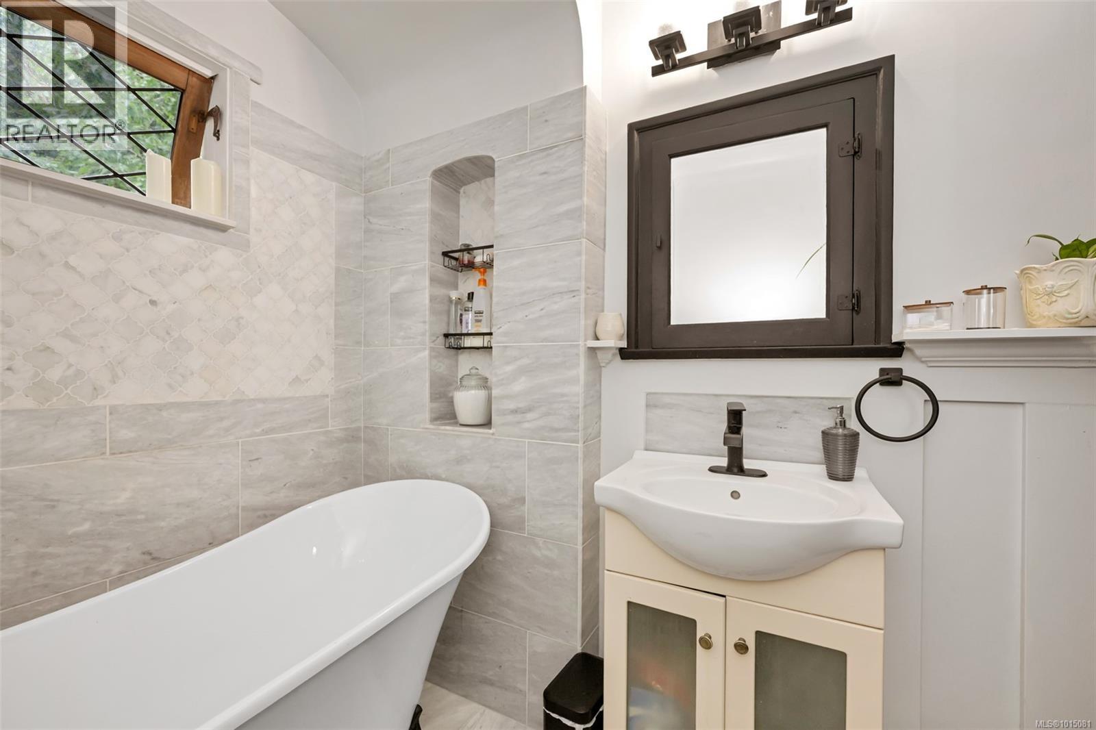  2127 French Road South, Sooke