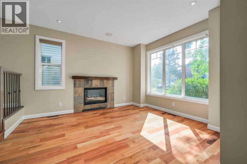 Single Family House for Sale in   Avenue NW Bowness Calgary 