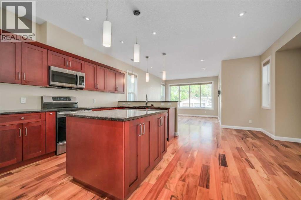 Single Family House for Sale in   Avenue NW Bowness Calgary 