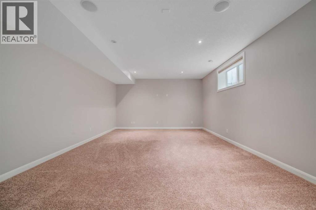 Single Family House for Sale in   Avenue NW Bowness Calgary 
