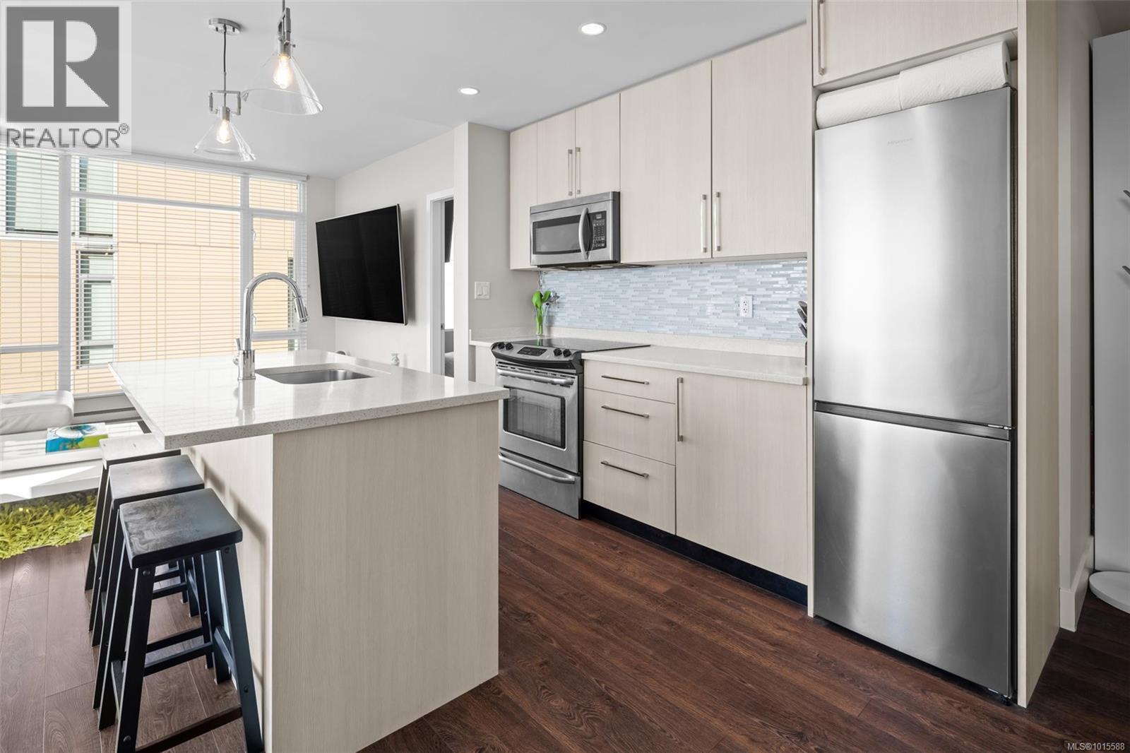 904 1090 Johnson Street, Victoria