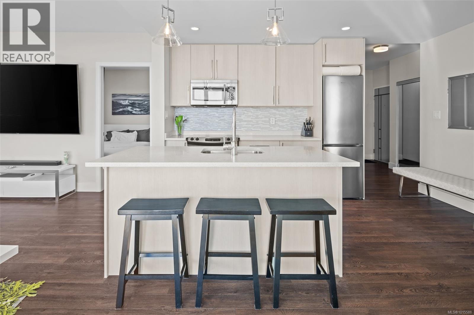 904 1090 Johnson Street, Victoria