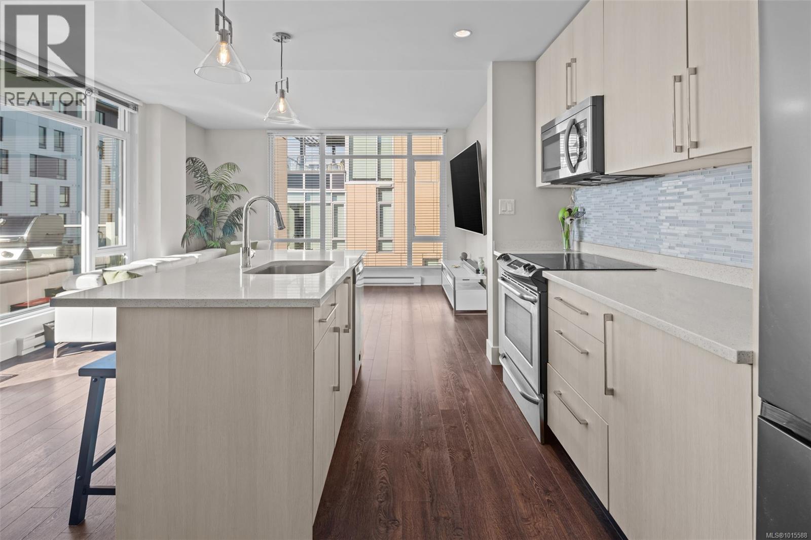 904 1090 Johnson Street, Victoria