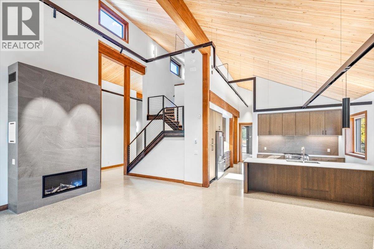 5538 Currie Bowl Way, Fernie