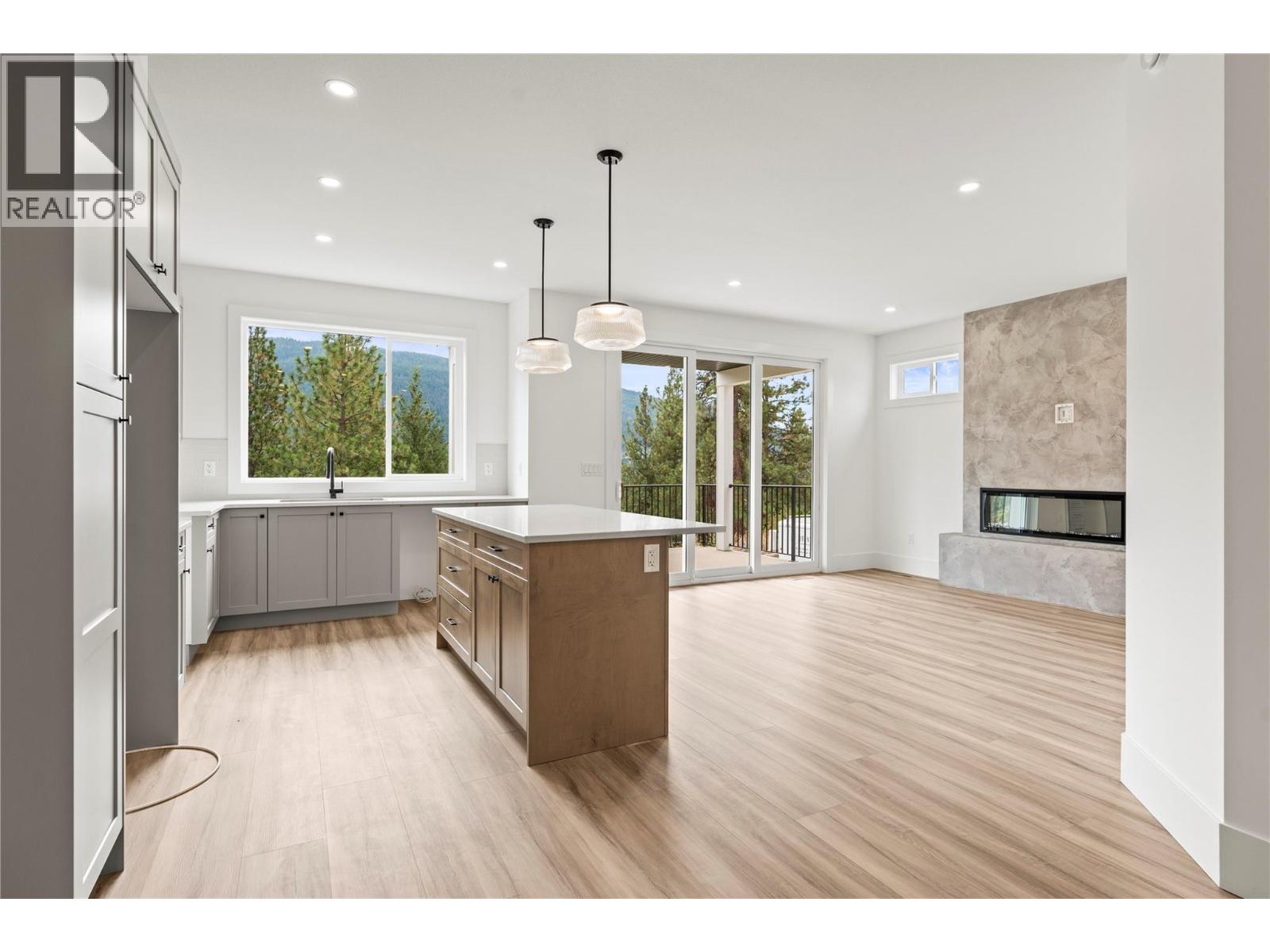 7005/7013 Manning Place, Vernon
