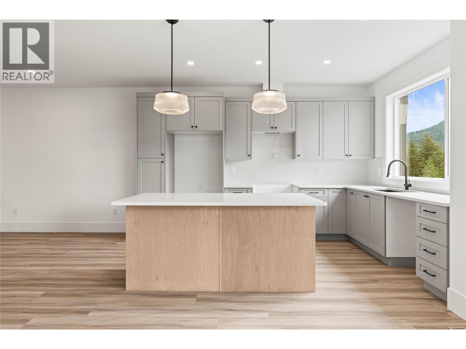  7005/7013 Manning Place, Vernon